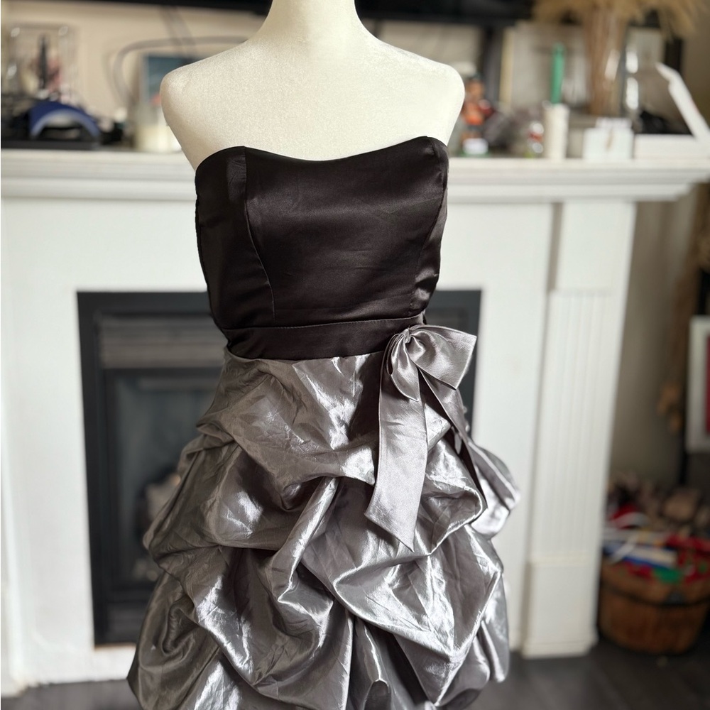 Le Chateau Elegant Black and Silver Ensemble